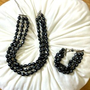 Beaded necklace and bracelet set